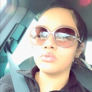 Meet your Posher, Kendra